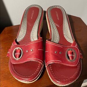 Croft & Barrow Women's Red/ Burgundy slide sandals.